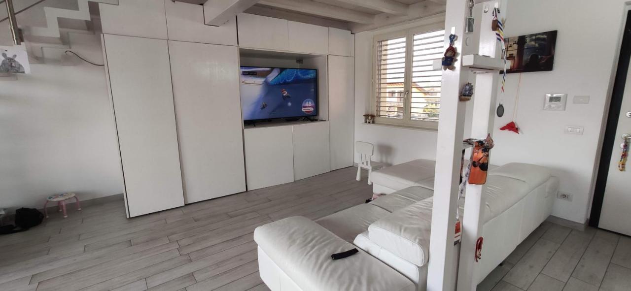 Charme Lake Loft Ispra Exteriör bild
